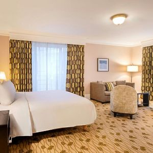 Junior Suite Club Lounge Access